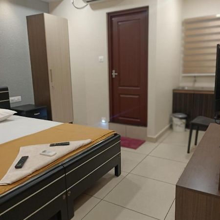 Mhb Motel Kochi ภายนอก รูปภาพ