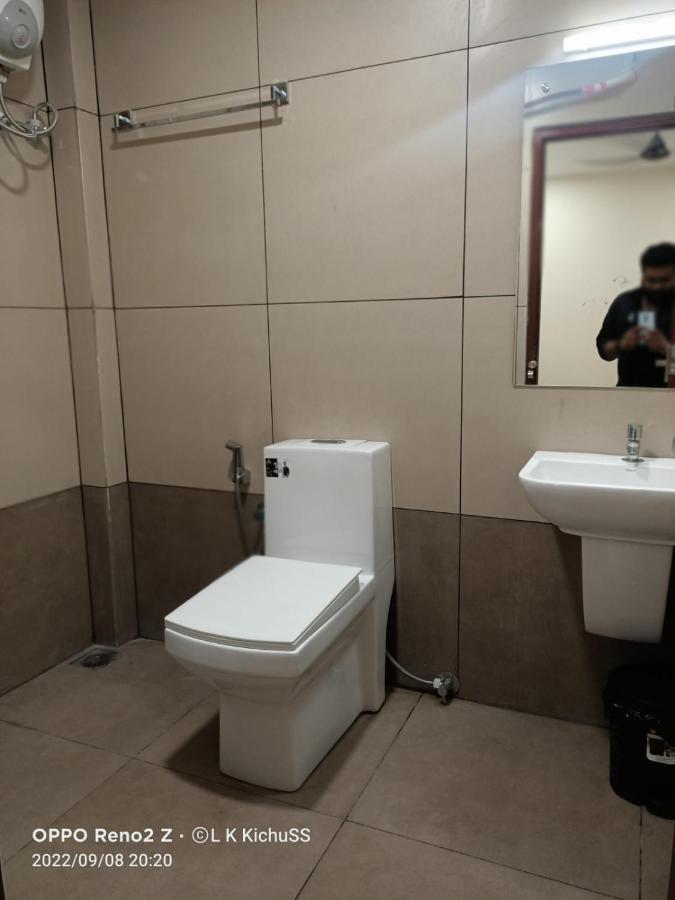 Mhb Motel Kochi ภายนอก รูปภาพ