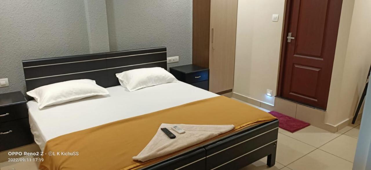 Mhb Motel Kochi ภายนอก รูปภาพ